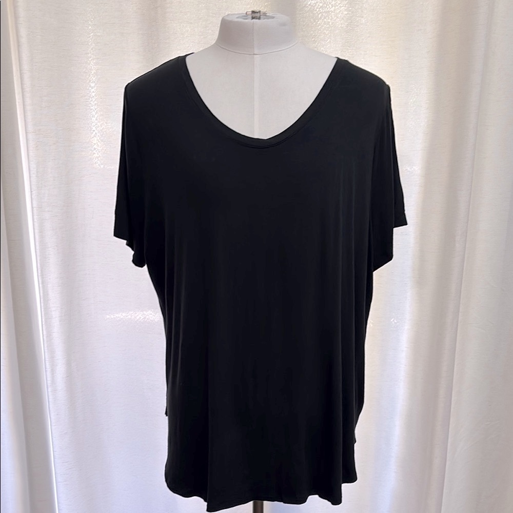 Women's Short Sleeve Relaxed Scoop Neck T-Shirt Black Size 2X